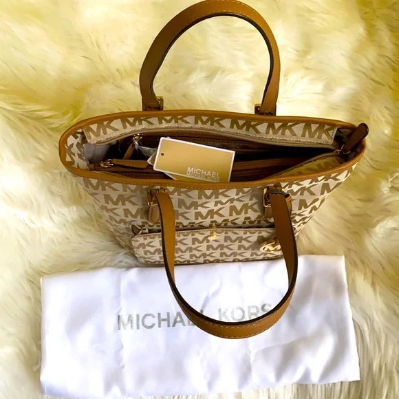 PRE LOVED Michael Kors Jet Set Snap Pocket Tote handbag.Color: Beige/Cam/DKTan. - Picture 2 of 13